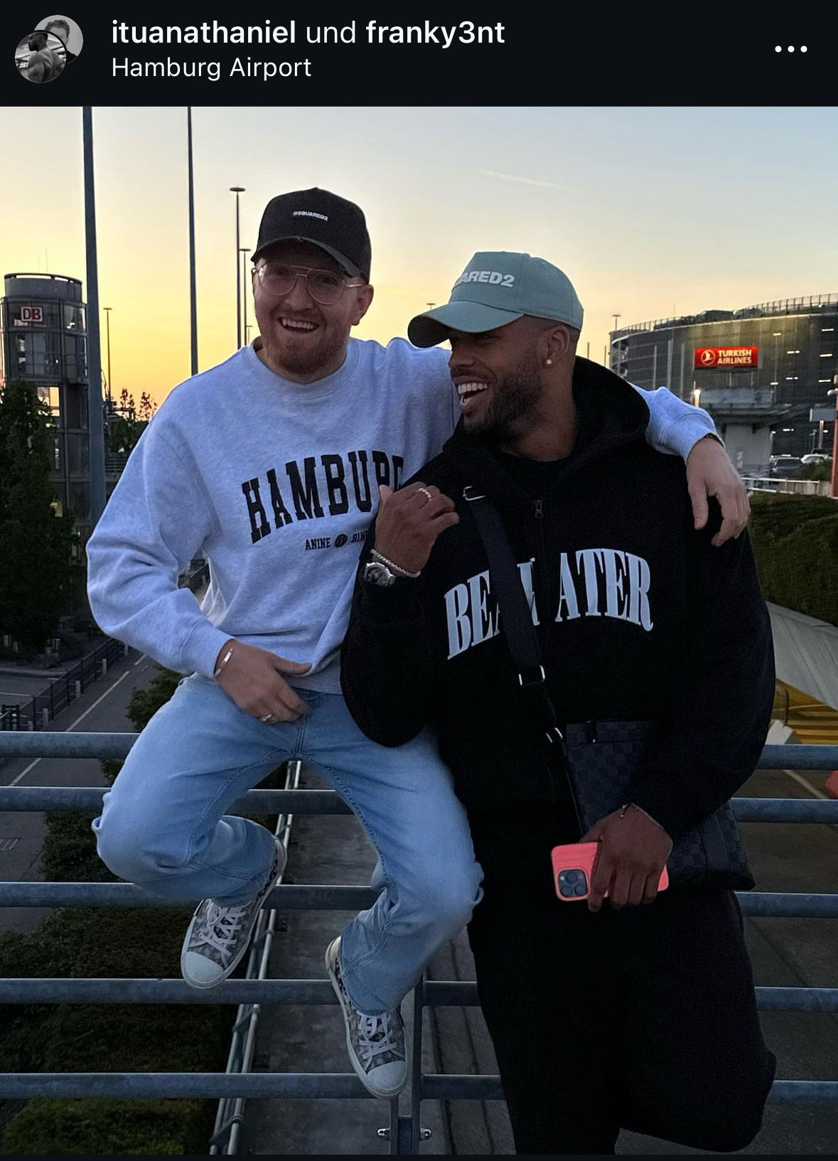 BEAHATER Clothing Hoodie in Schwarz mit großem Logo-Print, lässiger Streetwear-Look am Hamburg Airport.